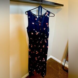 JJill satin blend maxi dress with defined waist and matching tie.  Size L.